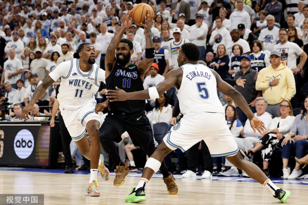 他在撑杆跳 他在撑杆跳