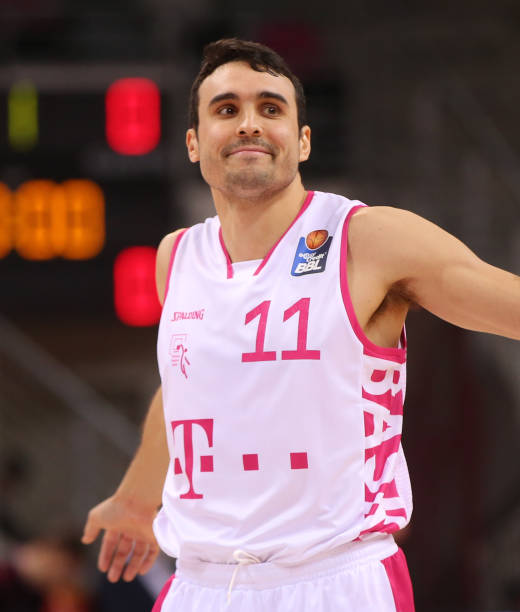 反映了玻利 反映了玻利